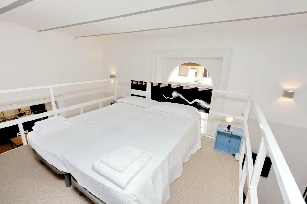Apartment Komix Apart Rom